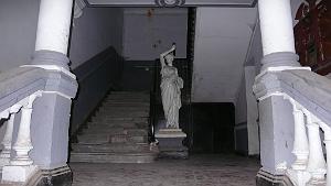 ORAN MARS 2012 36 Statue immeuble 1 ave Loubet